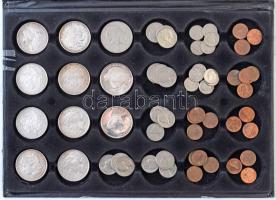 Amerikai Egyesült Államok 50db-os vegyes érme tétel Moments of Freedom tálcán közte 10db ezüst, 1921. 1$ Ag Morgan (4x); 1923. 1$ Ag Béke (2x) T:1-,2 tálca sérült és ragasztott USA 50pcs of coins in Moments of Freedom tray, including 10 silver coins, 1921. 1 Dollar Ag Morgan (4x); 1923. 1 Dollar Ag Peace C:AU,XF tray is damaged and sticked