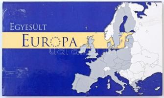 28db-os vegyes magyar és külföldi érme tétel "Egyesült Európa" éremtartó tálcán, közte 16d...