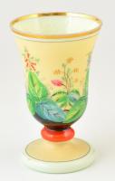Talpas virágmintás tejüveg pohár, kézzel festett, tetején apró karcolásokkal, m: 13,5 cm, d: 8,5 cm