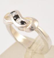 Ezüst(Ag) kövekkel díszített masnis gyűrű, jelzett, méret: 53, bruttó: 4,9 g