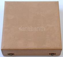 Csekovszky Árpád (1931-1997) DN "Budapest XVII. kerület" festett kerámia plakett dísztokba...