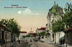 Komárom, Komárno; Baross utca, üzlet / street view, shop (kopott sarkak / worn corners)