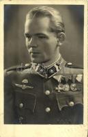 1943 Magyar Királyi Honvédség ejtőernyős alakulatának tagja kitüntetésekkel / WWII Royal Hungarian Army paratrooper with medals. Kováts és Társa (Pápa) photo