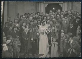 cca 1930 Katonai esküvő, csoportkép, fotó, 12×17 cm