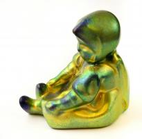 Zsolnay eozin mázas ülő kislány, jelzett, apró kopásokkal, karcolásokkal, m: 7 cm