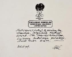 Hollóházi Szász Endre tervezte falitál, matricás, jelzett (Hollóháza Szász-Studió Limited), kopásnyo...
