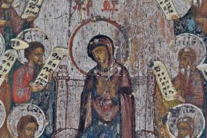 cca 1900 Jelzés nélkül: Trónon ülő Istenanya. Hibás festett fa ikon, 17,5×14 cm