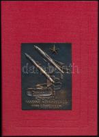 cca 1960 Munkásmozgalom 4 db fotó, két okmány. Honi légvédelem mappa