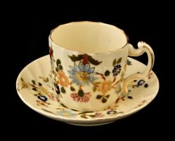 cca 1890 Zsolnay virágos csésze+alj, kézzel festett, jelzett (családi), kopásokkal, lepattanással, d:7 és 13 cm, m:6,5 cm