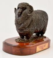 Juh, műgyanta, fa talapzaton, réz emlék táblával (World Merino Conference),  m: 14 cm