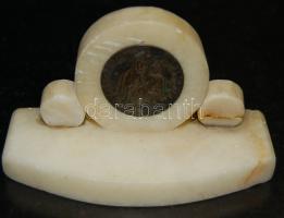 "Szűz Mária a kis Jézussal" Br emlékérem zsírkőre kasírozva, levélnehezékként