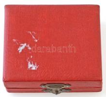 ~1970. "Kiváló nép ellenőr" aranyozott zománcozott jelvény (25mm) + "Kiváló pénzügyi ...