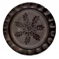 Nádudvari fazekas váza és tálka (apró lepattanással), jelzett, kopásnyomokkal, m: 20 cm,