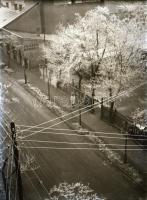 cca 1932 Kinszki Imre (1901-1945) budapesti fotóművész hagyatékából, vintage negatív (Kilátás a lakás ablakából), 6x4,5 cm