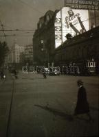 cca 1932 Kinszki Imre (1901-1945) budapesti fotóművész hagyatékából, vintage negatív (Utcakép 52-es villamossal, autómobilokkal, Flóra óriásreklámmal), 6x4,5 cm