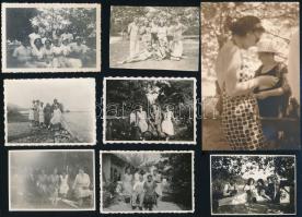 1930 Balatongyörök felirattal, 13 db vintage emlékkép, 13,5x8,8 cm és 5,6x8 cm között