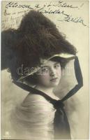 1910 Lady with hat (13,4 cm x 8,5 cm)
