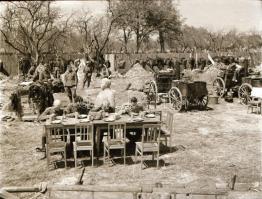 cca 1942 Thöresz Dezső (1902-1963) békéscsabai gyógyszerész és fotóművész szolgálatot teljesített eg...