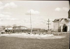 cca 1942 Thöresz Dezső (1902-1963) békéscsabai gyógyszerész és fotóművész szolgálatot teljesített eg...