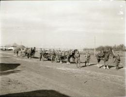 cca 1942 Thöresz Dezső (1902-1963) békéscsabai gyógyszerész és fotóművész szolgálatot teljesített eg...