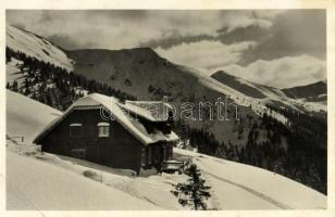 1942 Feketebérc, Chornohora; Pop Iván hegység (1940 m) a menedékházzal / Pip Ivan mountain peak, chalet, Chorna Hora (EB)