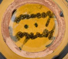 Gorka Lívia (1925-2011): Kis kaspó. Festett mázas kerámia, jelzett, apró lepattanással, m: 9 cm, d:1...