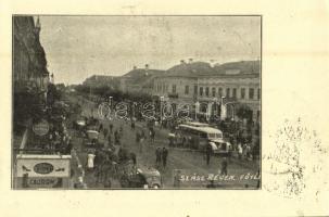 Szászrégen, Reghin; Üdvözlet a felszabadult Szászrégenből! Fő tér, autóbusz, automobilok, tömeg, üzletek / main square, autobus, automobiles, crowd, shops + "1940 Szászrégen, Beszterce, Székelyudvarhely, Nagybánya, Nagykároly, Szatmárnémeti visszatért" So. Stpl.