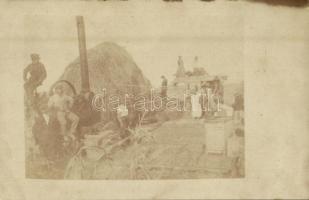 1916 Kunszentmárton, mezőgazdasági munkálatok, MÁV Gépgyár cséplőgépei. photo (EK)
