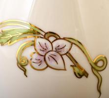 Zsolnay virágmintás váza, kézzel festett, jelzett, hibátlan, m: 11 cm