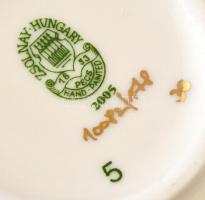 Zsolnay virágmintás váza, kézzel festett, jelzett, hibátlan, m: 11 cm