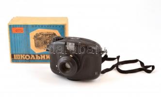 Shkolnik szovjet 6x6-os box fényképezőgép, eredeti dobozában, hiányzó fényszigeteléssel / Vintage Russian 6x6 box camera, with original case, faulty