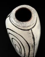 Retró kerámia váza, geometrikus motívummal, jelzés nélkül, lepattanással, m: 31 cm