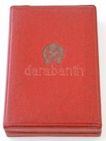 1954. "Szocialista Munkáért Érdemérem" zománcozott fém kitüntetés mellszalagon, szalagsávv...