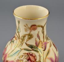 Zsolnay virágmintás porcelán váza, kézzel festett, jelzett, hibátlan, m: 17 cm