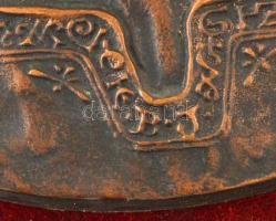 B.J. jelzéssel: Raffaelo. Bronz kisplasztika, fa keretben. d:19 cm, 31x31 cm