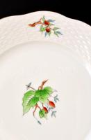 Herendi csipkebogyó mintás készlet tányér (6db), kézzel festett, jelzett, apró koásnyomokkal, d: 18,...