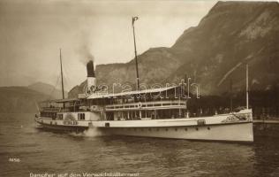 Dampfer auf dem Vierwaldstattersee / Swiss steamship