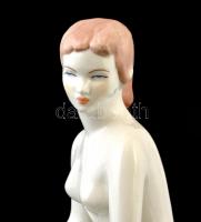 Aquincumi porcelán ülő akt, kézzel festett, jelzett, kis kopásnyomokkal, m: 21 cm