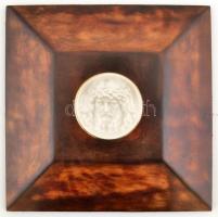 Krisztus fej. Fehér mázas porcelán plakett, bőr keretben, d: 7,5 cm