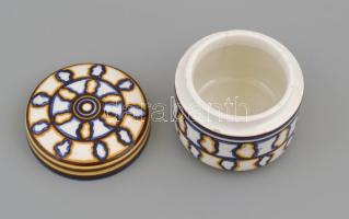 Városlődi kerámia dobozka, jelzett, hajszálrepedéssel, lepattanással, m: 5,5 cm, d: 6,5 cm