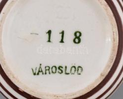Városlődi kerámia dobozka, jelzett, hajszálrepedéssel, lepattanással, m: 5,5 cm, d: 6,5 cm