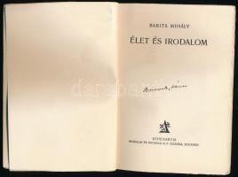Babits Mihály: Élet és irodalom. Bp.,[1930],Athenaeum, 207+1 p. Első kiadás. Kiadói papírkötés