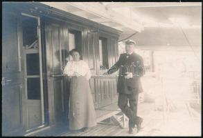 cca 1900 Női öltözetek, 7 db fotó, 18×12 cm