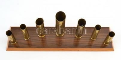 Hatos gyertyatartó, réz, fa talapzaton, karcolásokkal, 37×10 cm, m:12 cm