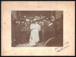 cca 1910 7 db magas státuszú családi esküvőt ábrázoló fotó kartonon 24x18 cm