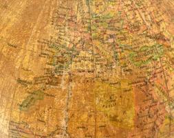 Háború előtti földgömbök (Földrajzi Intézet), egyik állvány nélkül d:19 cm