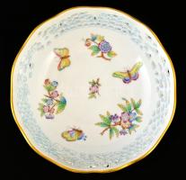 Herenid Viktória mintás áttört kosár, kézzel festett, jelzett, apró kopásnyomokkal, d: 19,5 cm, m: 6...