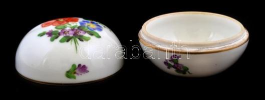 Herendi ékszertartó dobozka, kézzel festett, jelzett, apró máz hibával, d: 7 cm