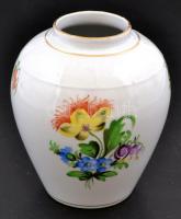 Herendi kis váza, kézzel festett, jelzett, kopásnyomokkal, m: 11 cm
