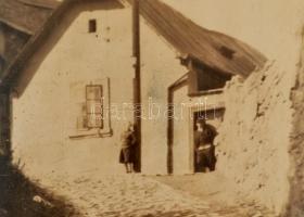 cca 1920-1930 Budapest, tabáni részlet, fotó, üvegezett keretben, 17×12 cm